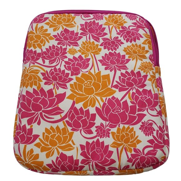 Iota Chic Every Iota Soft Tablet / E-Reader Pouch / Travel Case; Approx. 8 x 10 - Picture 2 of 8